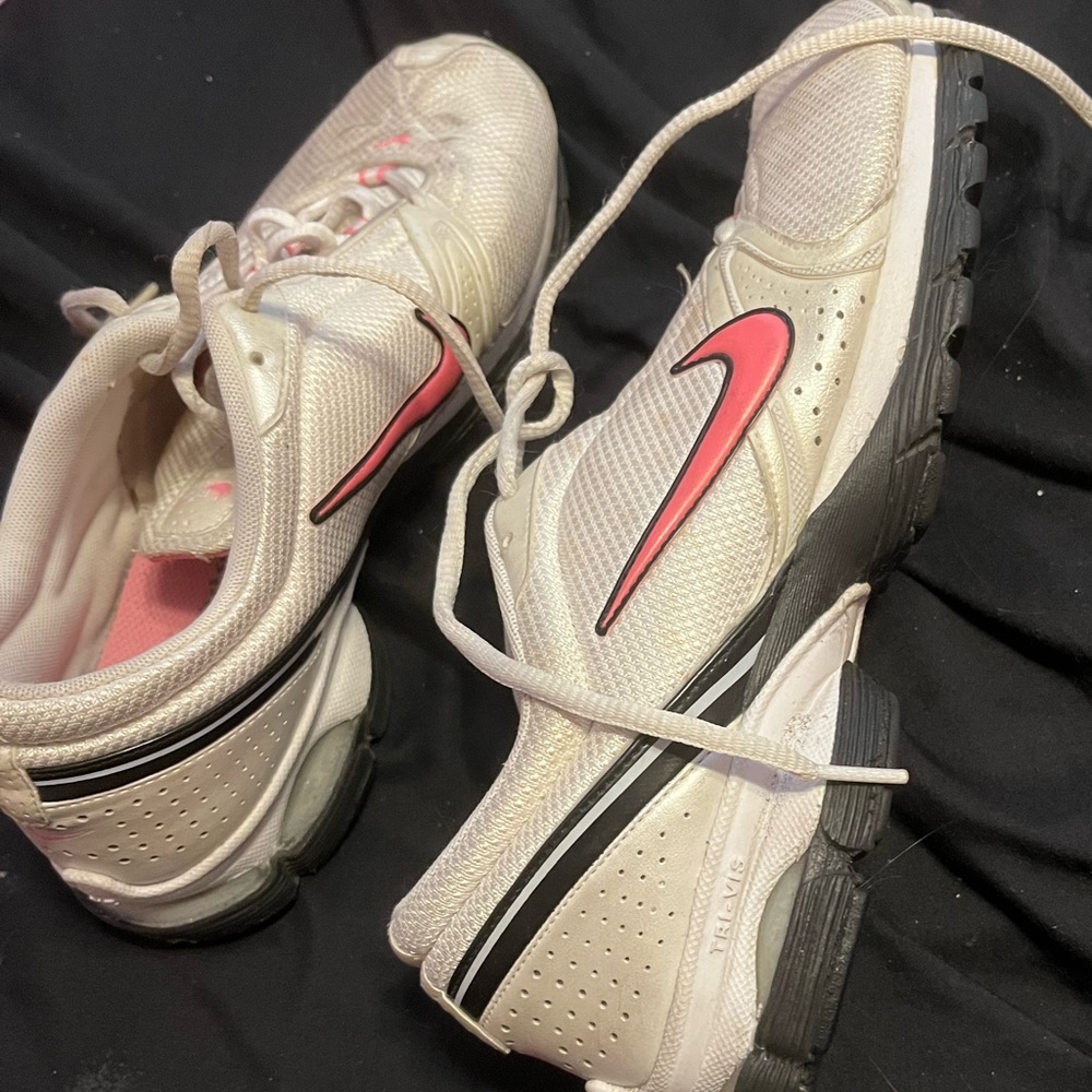Used Women’s Nike Running Shoes. Size 11.